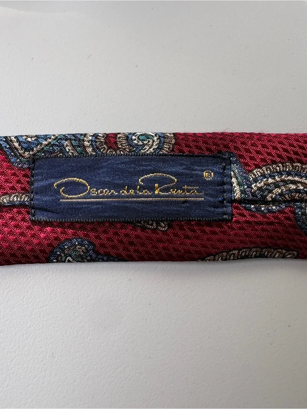 Oscar de la Renta Mens 100% Silk Paisley Tie Red Burgundy